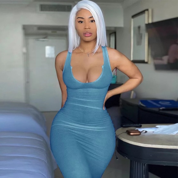 Long fitted Maxi Dress - Picture 15 of 15